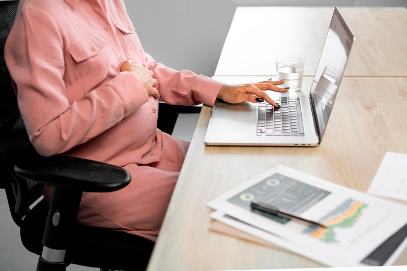 Aprovado o retorno de gestantes ao trabalho presencial: entenda os requisitos